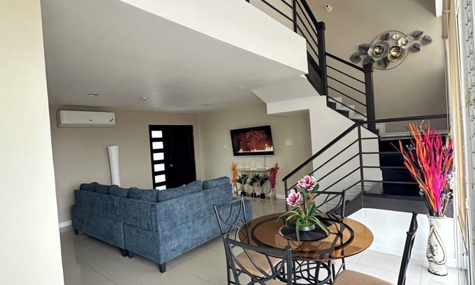 New Kingston Apartment | Charming 2-bedroom apartment with WiFi and AC in St Andrews Parish