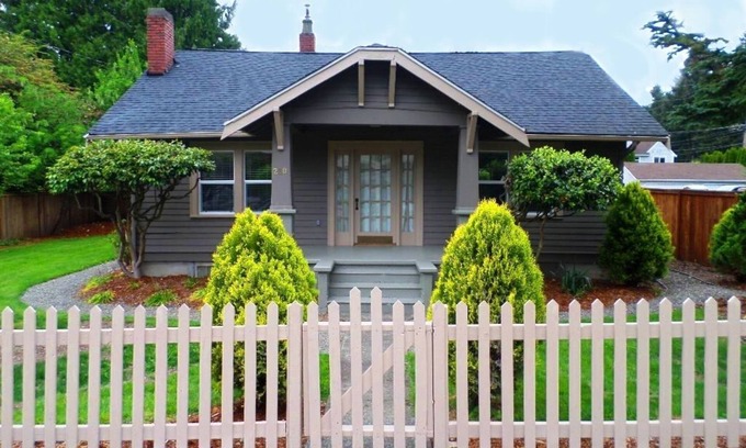 Olde Town House | Pet-Friendly Craftsman Steps from Downtown Issaquah