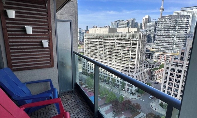 Fort York Condo | Convenient 2 Bed/2 Bath Condo with Office in Downtown