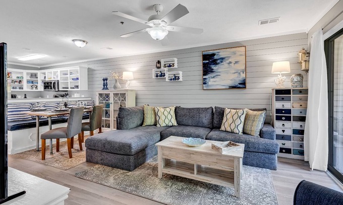 Pawleys Island Condo | Pet-Friendly 2 Bed Retreat near Pawleys Island Beach