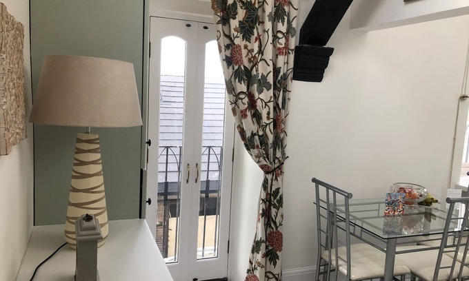 Waterloo Apartment | Modern 2-Bed Apartment with Kitchen in Waterloo, Liverpool