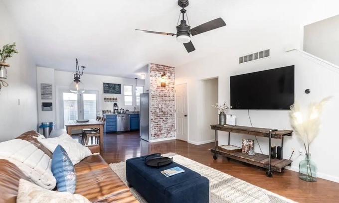 St. Charles House | Stunning 2-Bed Brownstone with Pool in New Town
