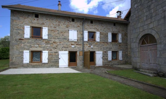 La Chambonie Cottage | Cozy Gite La Chambonie with Spa and Pet-Friendly Amenities