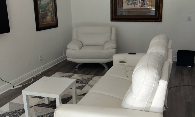 North Lauderdale House | Charming 2-bedroom bungalow in welcoming North Lauderdale with WiFi, AC