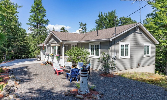 Stockton Springs Cottage | Charming 2-bedroom cottage located near Sandy Point Beach.