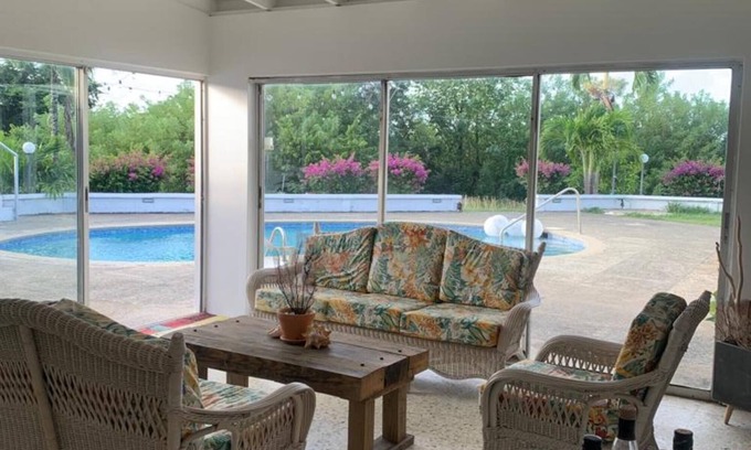 Bethel House | Charming 2-bed with stunning ocean views, breathtaking sunsets & modern interior