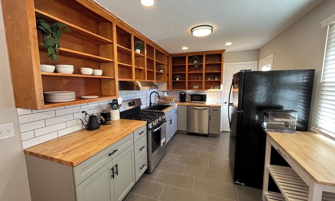 Locust Grove House | Charming 2-bedroom house on Meadow Creek
