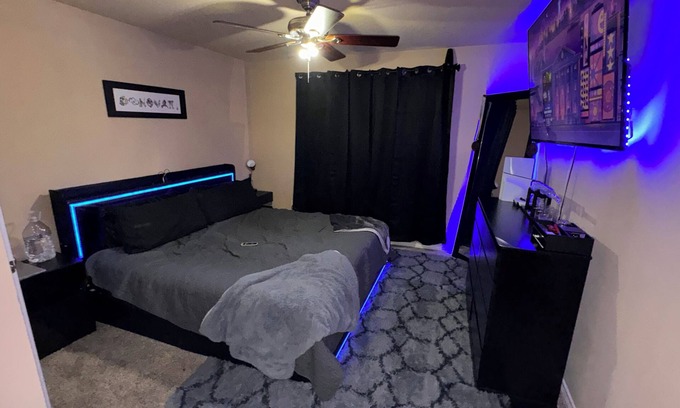 College Station House | Charming 2-bedroom house in College Station