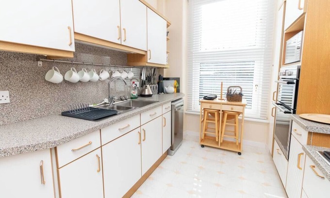 Newport-On-Tay Apartment | Charming 2-Bedroom Upper Floor Apartment with Stunning River Views