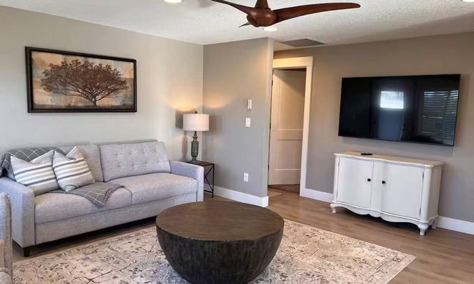 Battle Ground House | Charming 2-bedroom house in old town Battle Ground