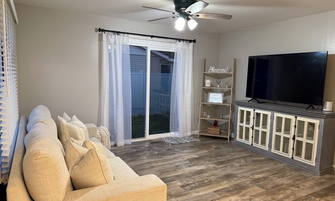 Michigan City House | Charming 2-bedroom house with WiFi, AC in lovely Michigan City