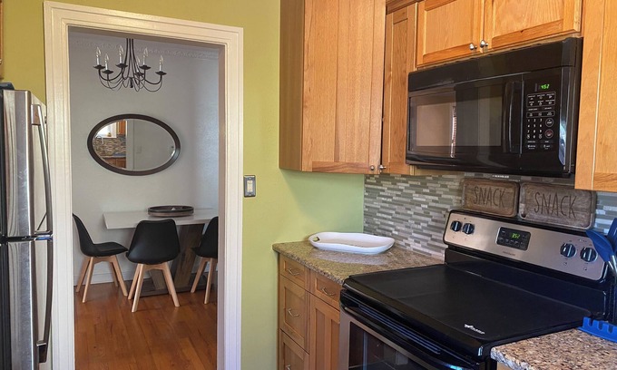 Disston Heights House | Charming 2-bedroom bungalow in serene St. Petersburg with WiFi,