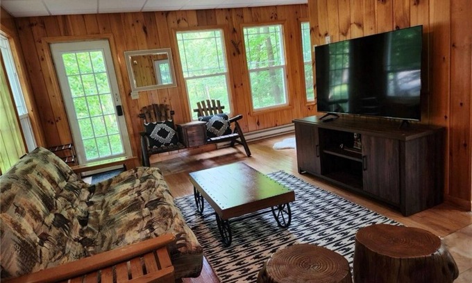Altmar Cabin | Family-Friendly Cabin Retreat Near Lake with Pet Amenities