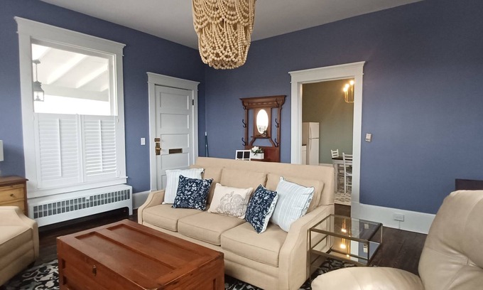 Petersburg Cottage | Charming 2-bedroom apartment in quiet downtown neighborhood in Petersburg