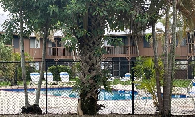 Clewiston Apartment | Charming 2-bedroom apartment in lovely Clewiston with AC, WiFi