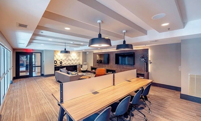 Pleasant Valley Apartment | Charming 2-bedroom apartment with balcony, and fitness room in marvelous Austin