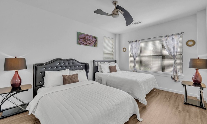 Travis Heights Apartment | Charming 2-bedroom apartment with Downtown Austin Views, sleeps 6 guests