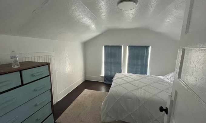 Taft Apartment | Charming 2-bedroom apartment with AC, WiFi in delightful Taft
