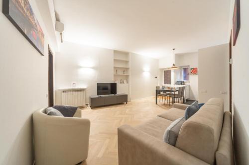 Carrobbio Apartment | Charming 2-Bedroom Apartment in Milanese Building