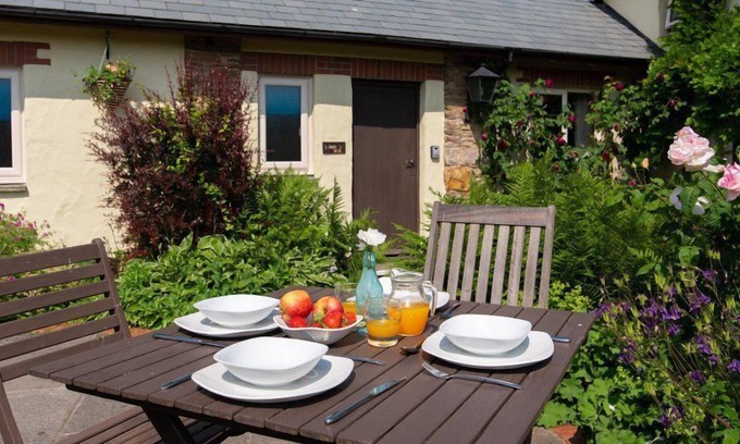 Berrynarbor Cottage | Charming 2-bedroom cottage near North Devon beaches with shared pool and tennis court.