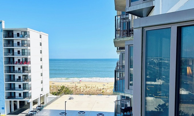 Ocean City Condo | Charming 2-bedroom condo steps from beach in Ocean City with pool and sundeck