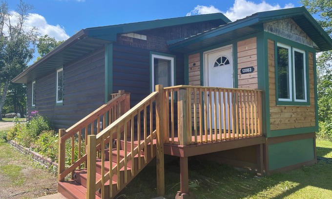 Puposky Cabin | Charming 2-bedroom cabin on Gull Lake with lake access near Tenstrike
