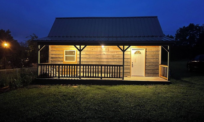Wanette Cabin | Charming 2-bedroom cabin with AC and WiFi in serene Wanette