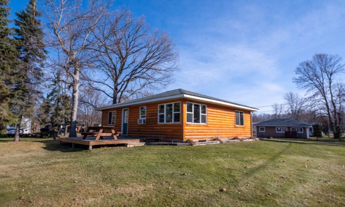 Isle Resort | Charming 2-bedroom cabin 6 with WiFi, at Mille Lacs Lake; Appeldoorn's Resort