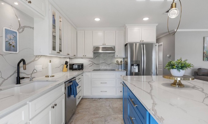Kingsland Condo | Charming 2-bedroom condo in fabulous Kingsland with WiFi, AC