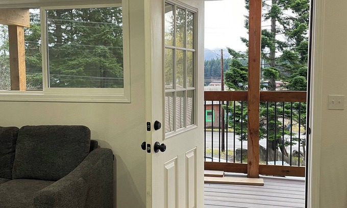 Hoonah Condo | Charming 2-bedroom condo near Hoonah harbor. full kitchen, sleeps 5 with WiFi.