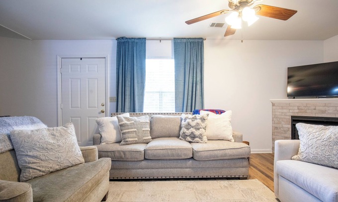 Oxford Condo | Charming 2-bedroom condo in wonderful Oxford, walking distance to the stadium