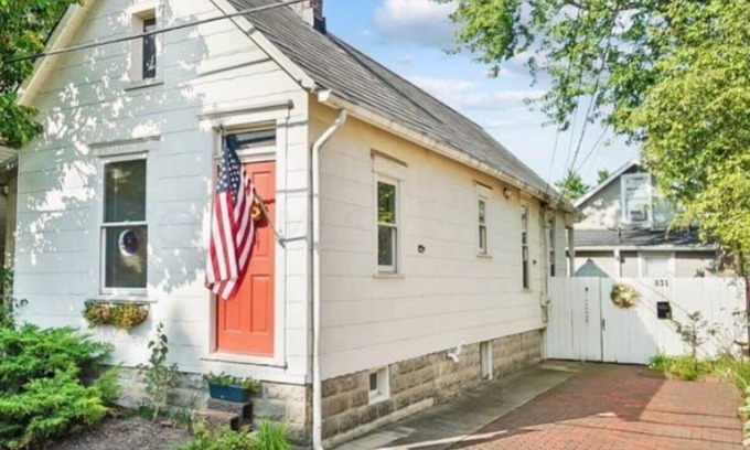 Downtown Columbus Cottage | Charming 2-bedroom cottage with WiFi, AC, in the heart of German Village