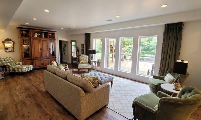 Hoschton Cottage | Charming 2-bedroom cottage in awesome Hoschton