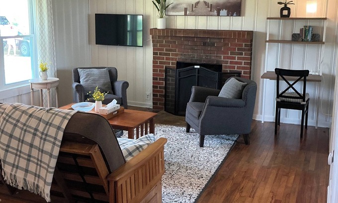 Ashland Cottage | Charming 2-bedroom cottage in friendly Ashland