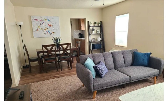 Vernal House | Charming 2 Bedroom cottage- with great access