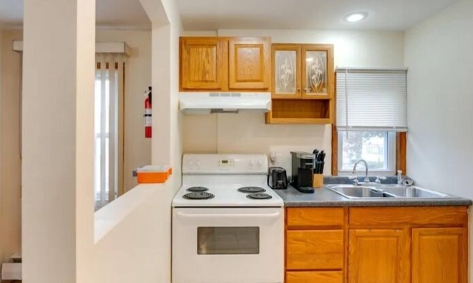 West Haven House | Charming 2-bedroom house in delightful West Haven with WiFi, AC, TVs, bedding