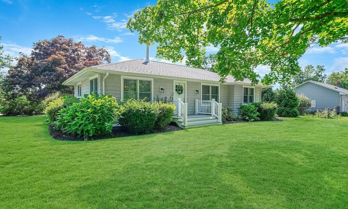 Southold House | Charming 2-bedroom home with AC in the heart of Wine Country