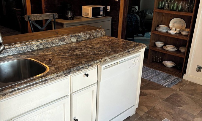 Franklin House | Charming 2-bedroom house w WiFi and AC in Franklin located near Ranch ball park