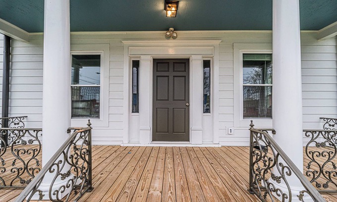 Franklin House | Charming 2-bedroom house newly updated in tranquil Franklin, walk to the square