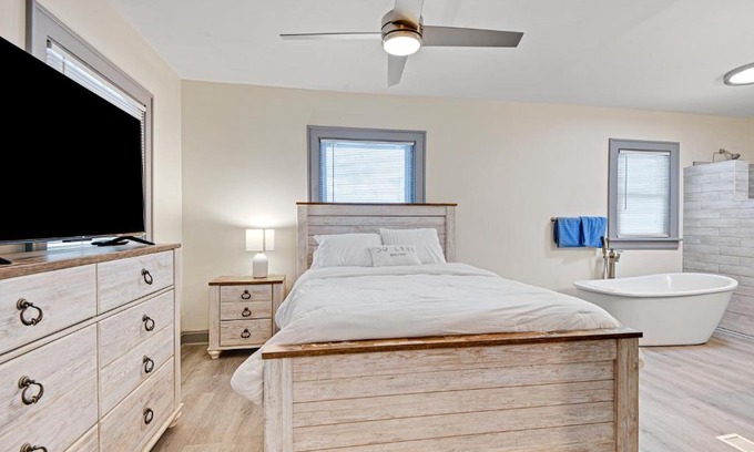 South Kansas City Villa | Pet-Friendly 2 Bedroom House - Guest Rated 10/10