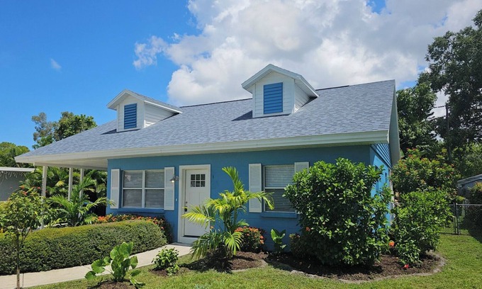 Gulf Gate Estates House | Charming 2-bedroom house located just minutes from Siesta Key
