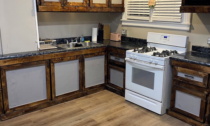 Altoona House | Charming 2-bedroom house in delightful Altoona with WiFi