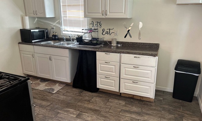 Detroit House | Charming 2-bedroom house with AC, WiFi in brilliant Detroit