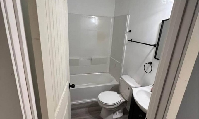 Glasgow House | Charming 2-bedroom house in Glasgow close to Barren River Resort Park