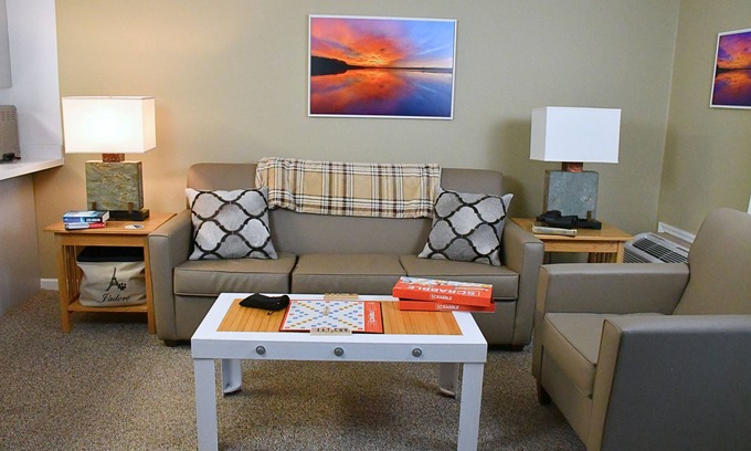 Greentown Condo | Charming 2-Bedroom Lake Wallenpaupack Condo with Included Boat Slip
