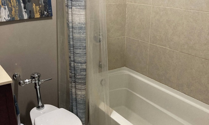 Detroit Apartment | Charming 2-bedroom Loft in superb Detroit with , WiFi