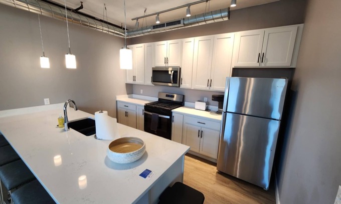 Moline Apartment | Charming 2-bedroom loft apartment in wonderful downtown Moline with AC, WiFi