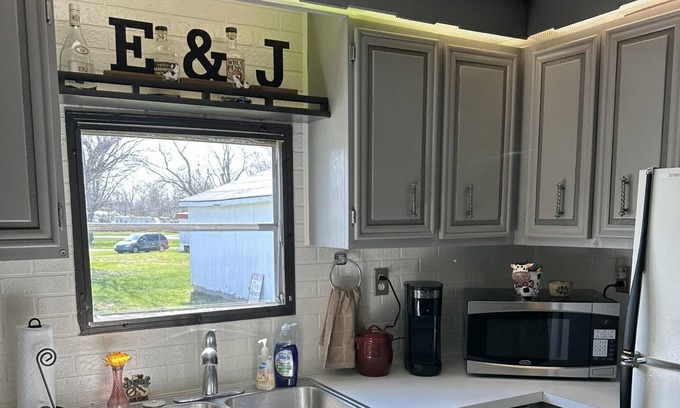 Cynthiana House | Charming 2-bedroom mobile home with AC and WiFi in Hillsboro