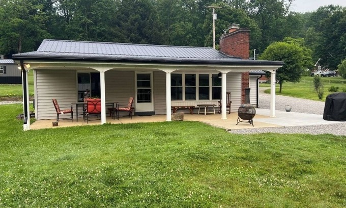 East Brady House | Charming 2-bedroom river house in East Brady with dock access.