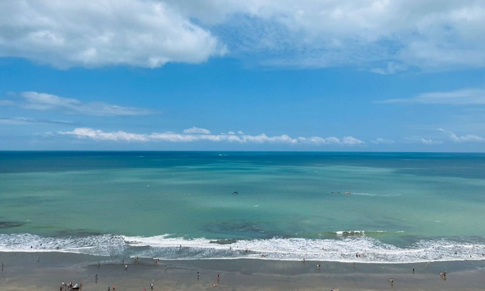 Tonsupa Apartment | Charming 2-bedroom sea front apartment in fabulous Tonsupa with AC